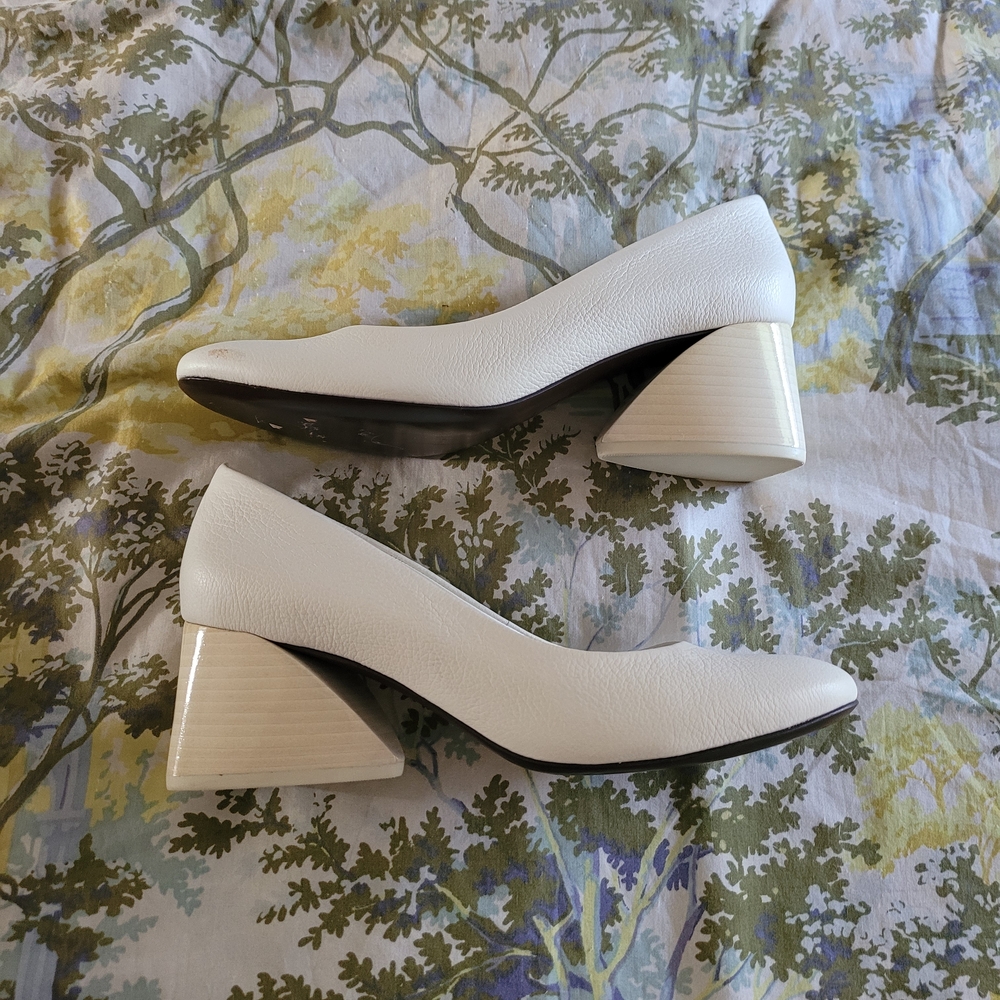 MERCEDES CASTILLO White Pumps
